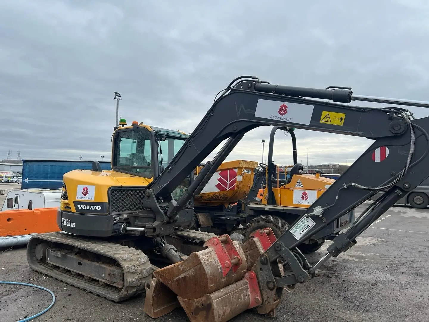 9 tonne Volvo large excavator for work on construction sites plant hire in West Yorkshire Cleckheaton